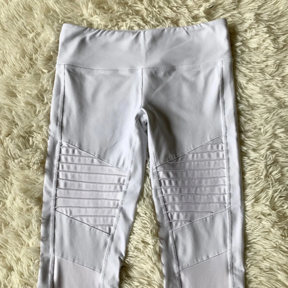 Alo Yoga Moto Leggings White